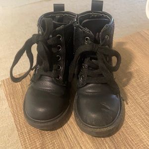 Girl black boots, used a few times